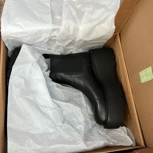 Steve Madden Outgoing Black Wedge Boot